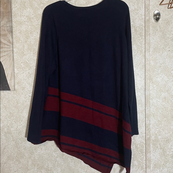 Avenue Navy & Red Asymmetrical Hem Long Sleeve Knit Sweater Size 22/24 - Picture 4 of 6